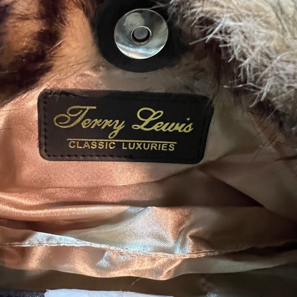 Leopard Faux Fur Clutch with shoulder strap - Picture 2 of 5